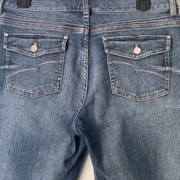 White House Black Market Bling Accent Medium Wash fade distressed Blue Denim - Picture 2 of 10